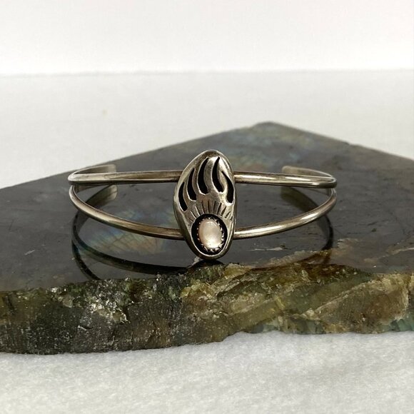 VTG Sterling Silver 925 Navajo Pink MOP Bear Paw Shadowbox Cuff Bracelet 6.5" - Picture 2 of 16